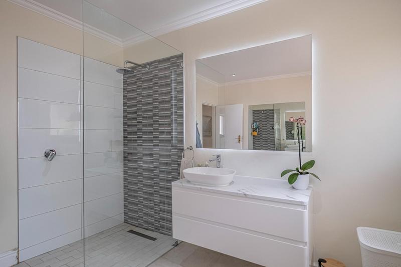 5 Bedroom Property for Sale in Linkside Eastern Cape